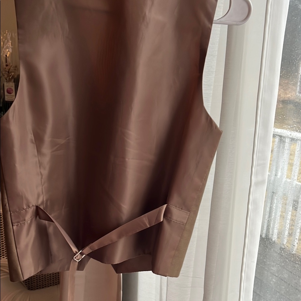 Button-Up Vest - Picture 4 of 4